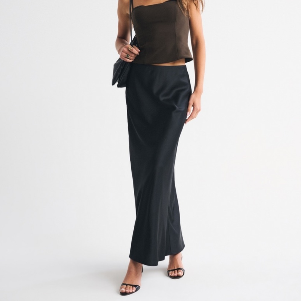 Abercrombie & Fitch Black Satin Maci Skirt in Medium